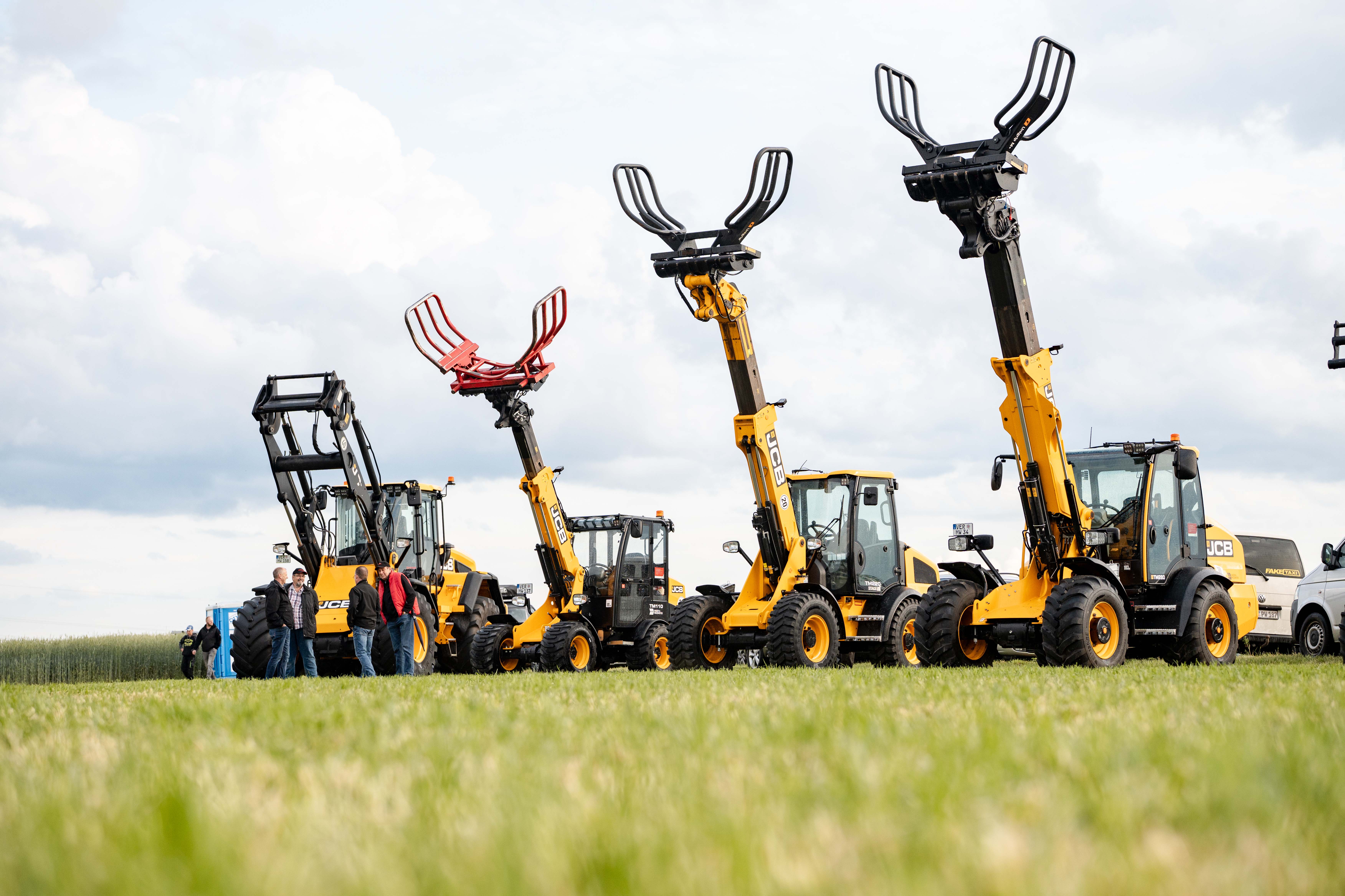 JCB Modell beim Feldabend
